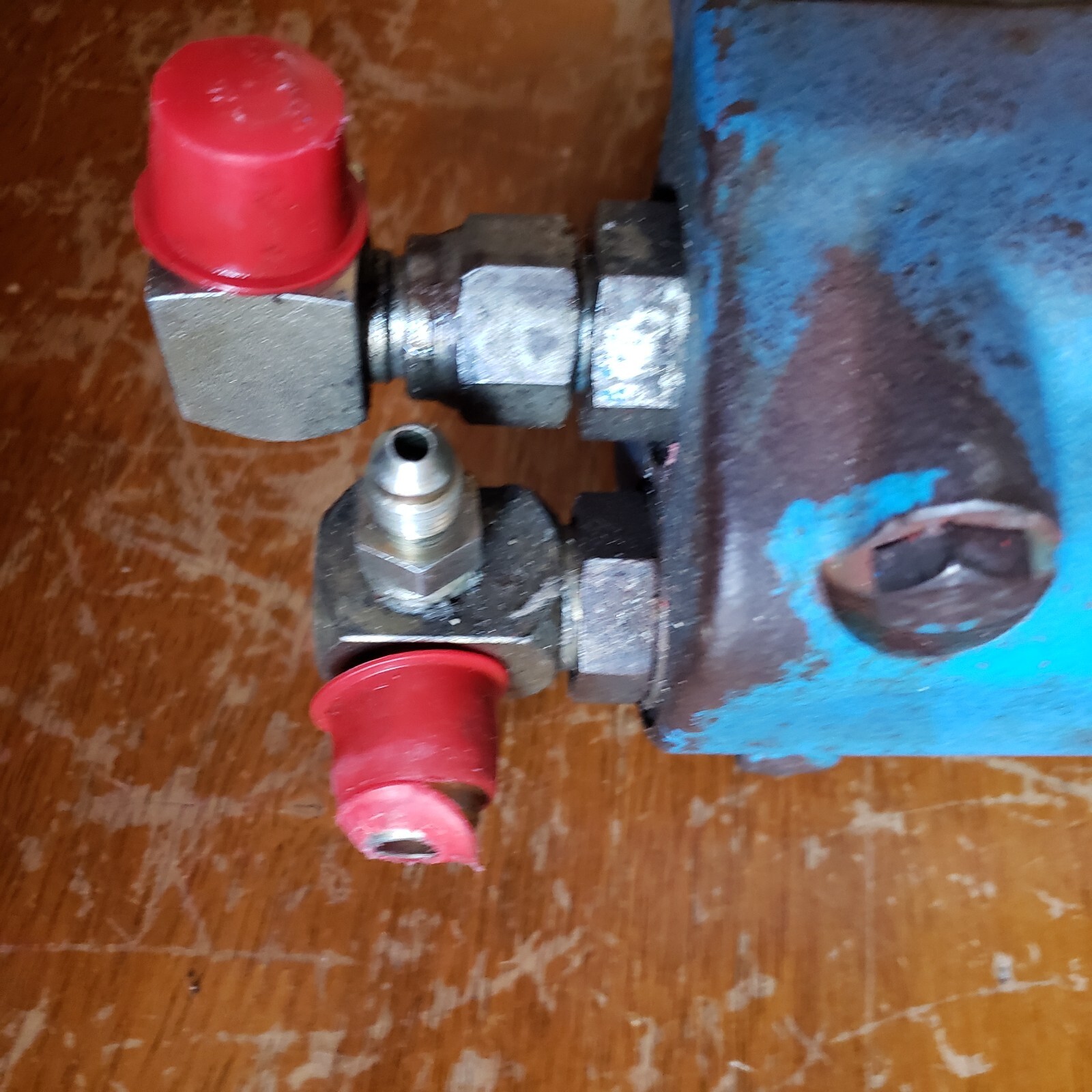 OEM Eaton Char-Lynn Hydraulic Motor w/ gear # 104-1025-006 Series 2000