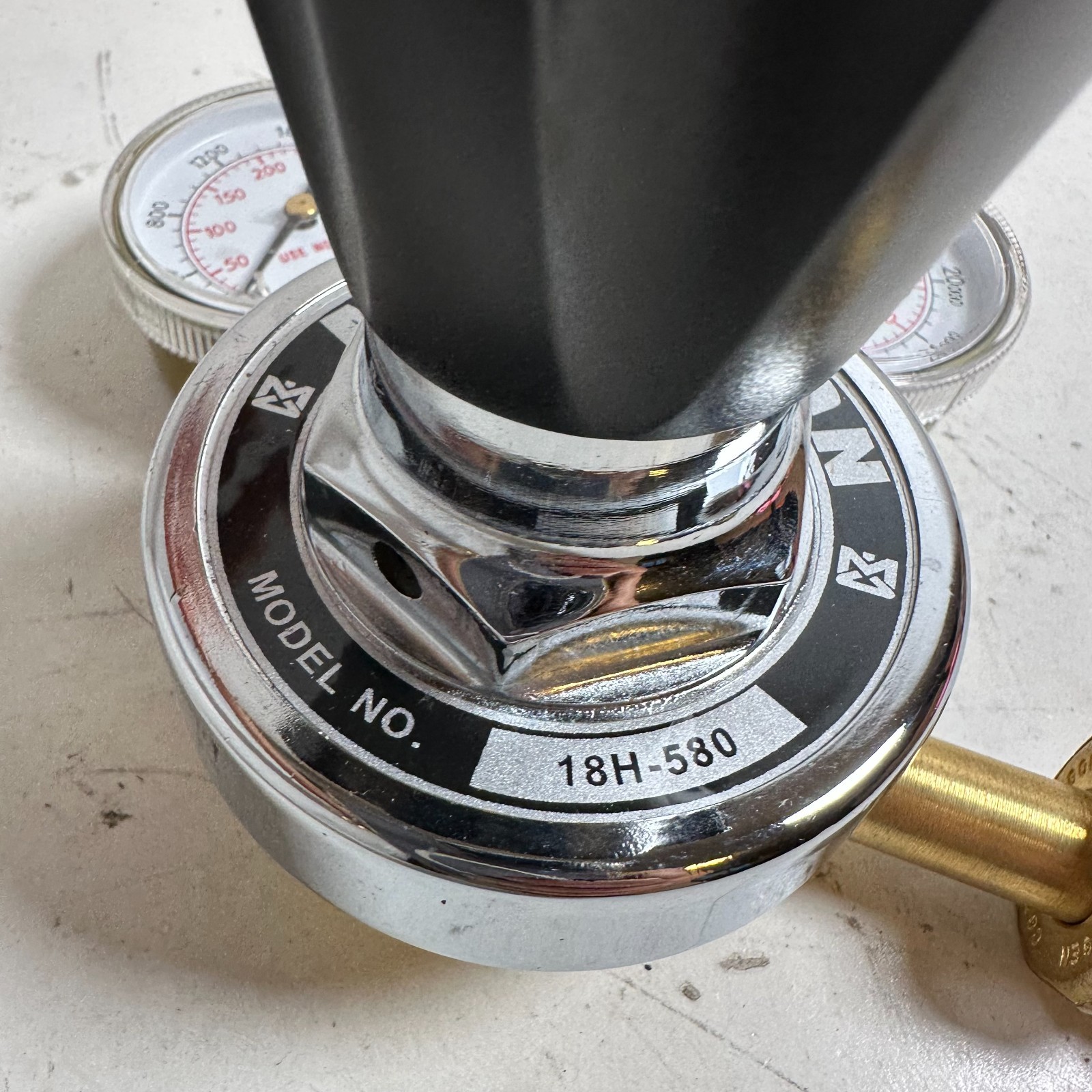 Matheson 18 Series 18H-580 3000 psi Single-Stage General Purpose Gas Regulator