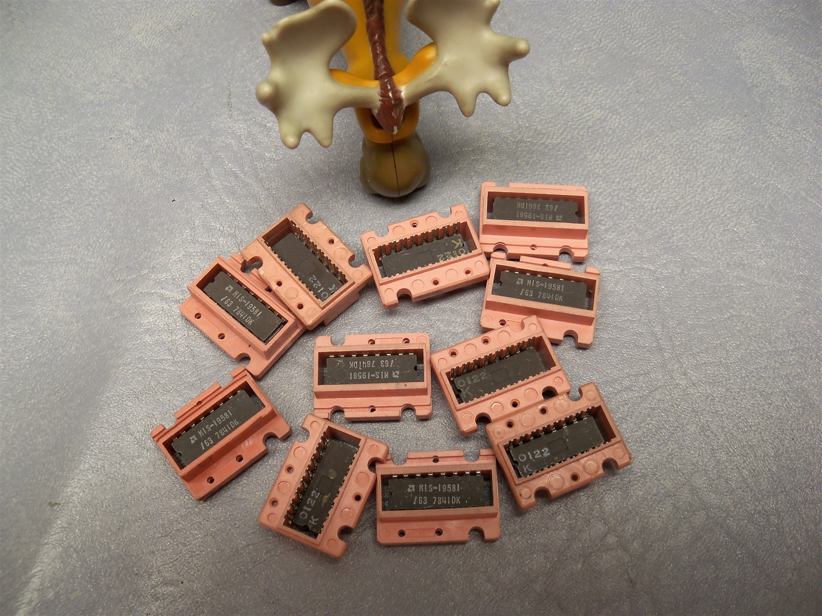 MIS-19581-63 Integrated Circuit Case with Adapter – Lot of 11