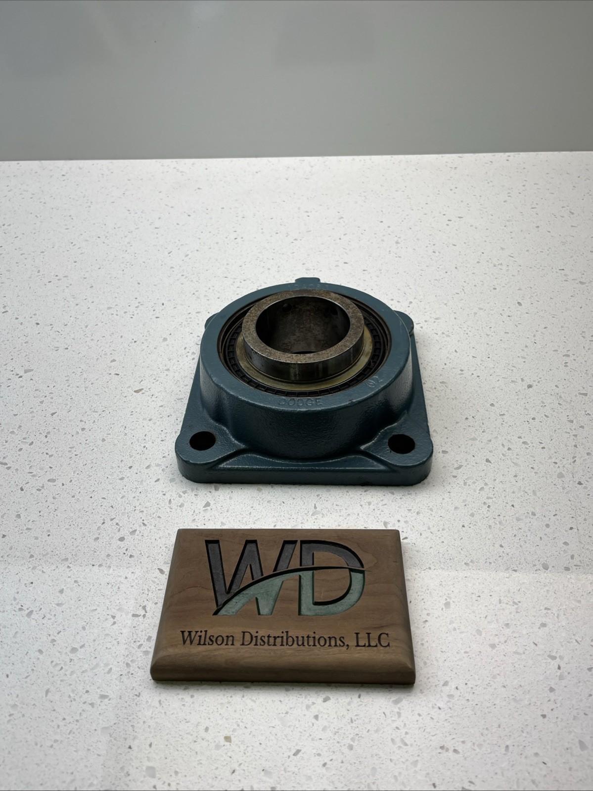 1 NEW DODGE 126196/ 124083 4 BOLT FLANGE W/ SCM 2-15/16″ BORE F4B-SCM-215 No Box