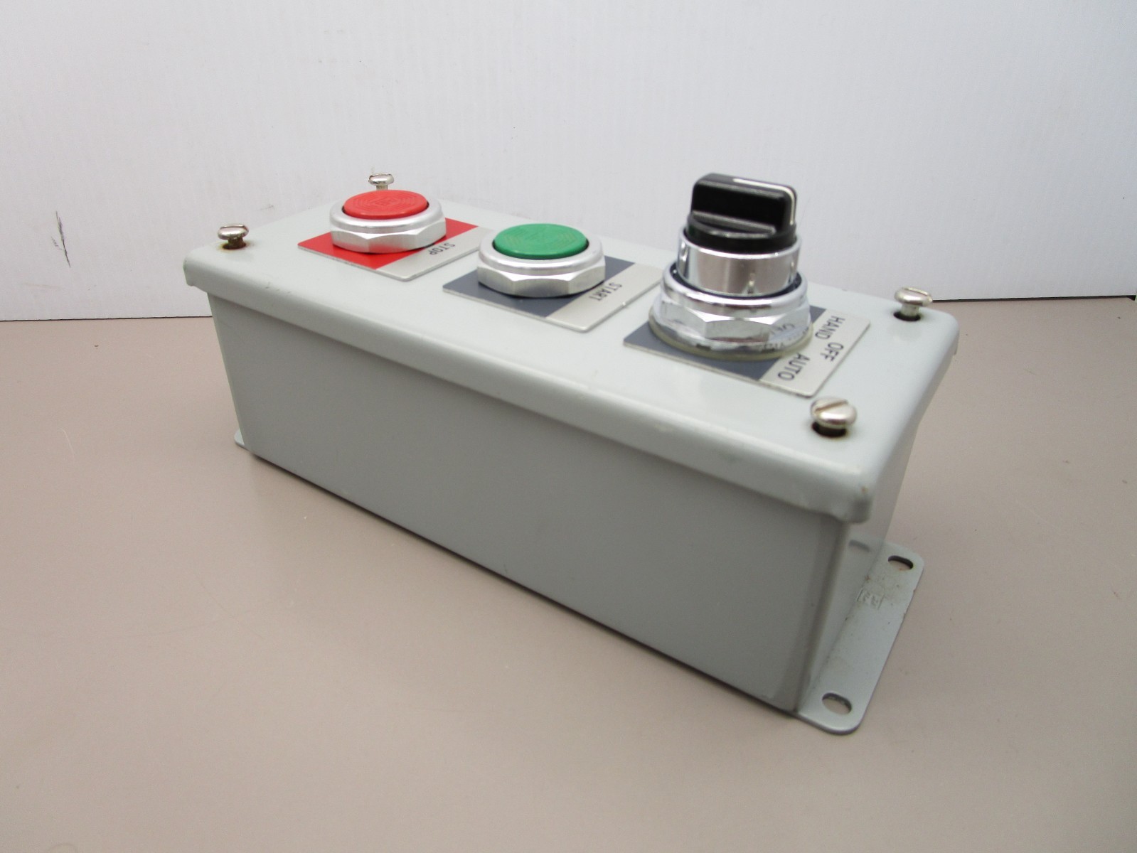 Hoffman E-3PB Push Button Enclosure with Switches ON-OFF-ON / Start / Stop