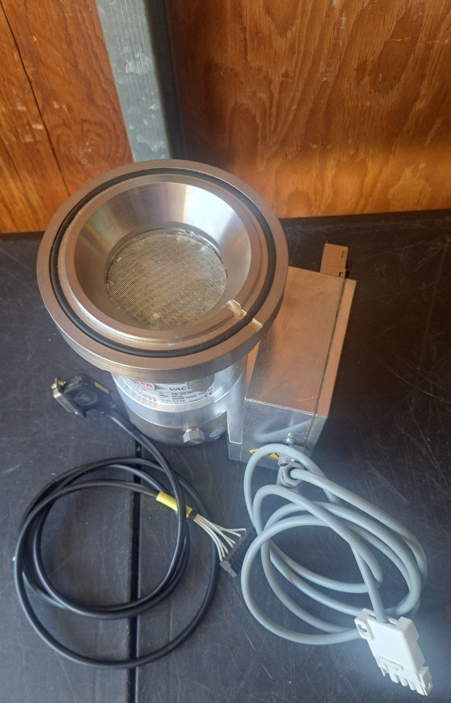 PFEIFFER VACUUM TMH 071P, 3P PM P02 800 G TURBO w/TC600 Controller PM C01 720