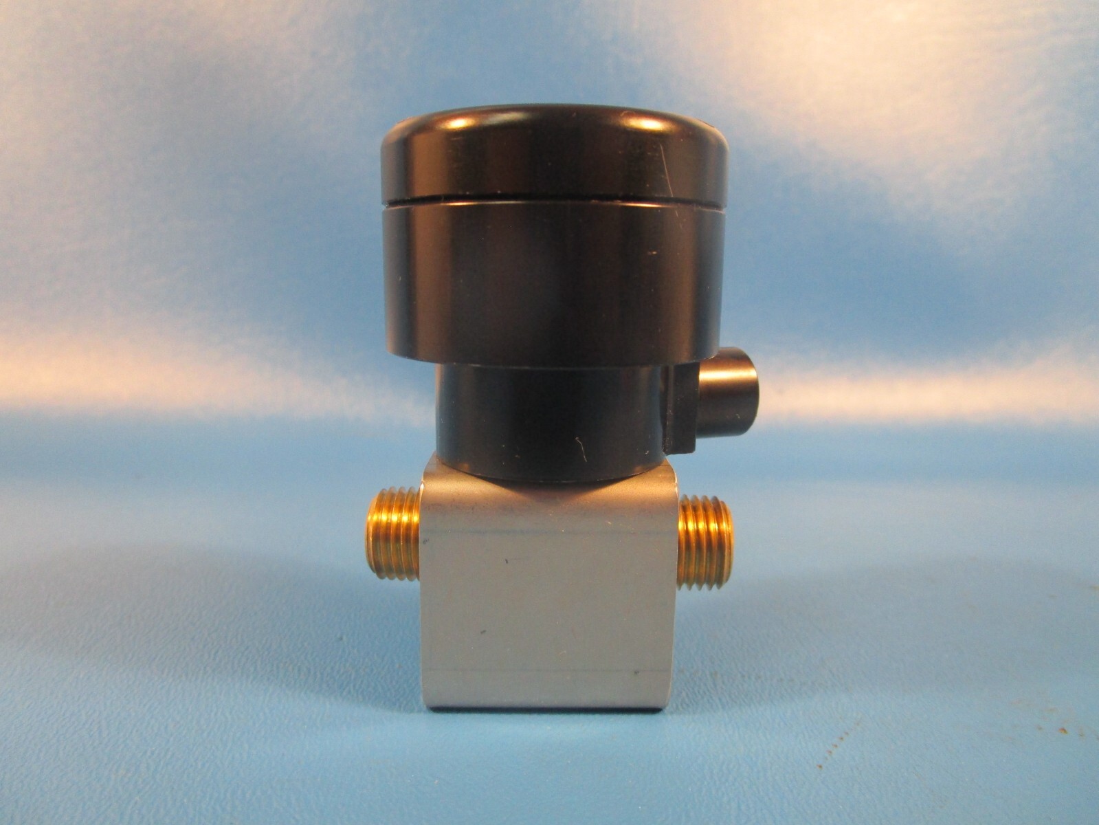 Hy Lok TG2M-4N-PC-E, BRASS 1/4″ MNPT Toggle Valve 12VDC, TG2M4NPCEBRAS