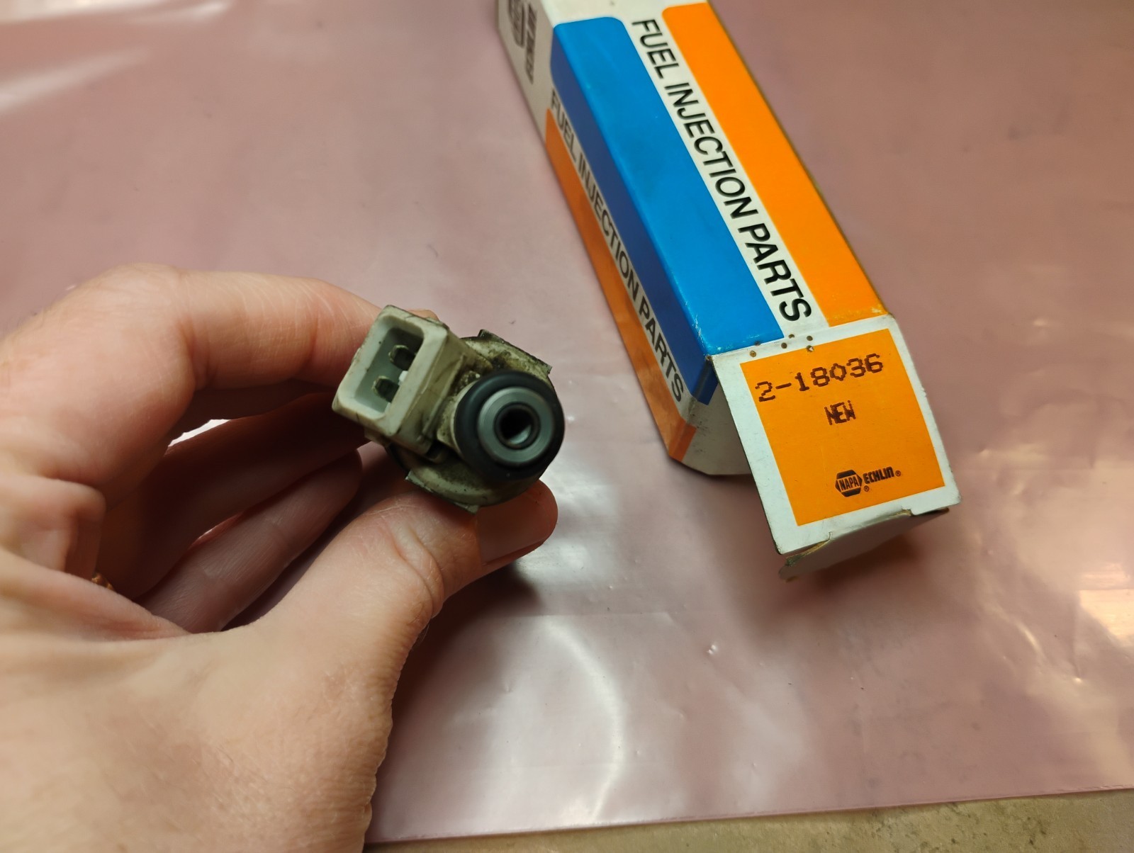 NAPA Echlin Fuel Injector 2-18036 – Fast Ship