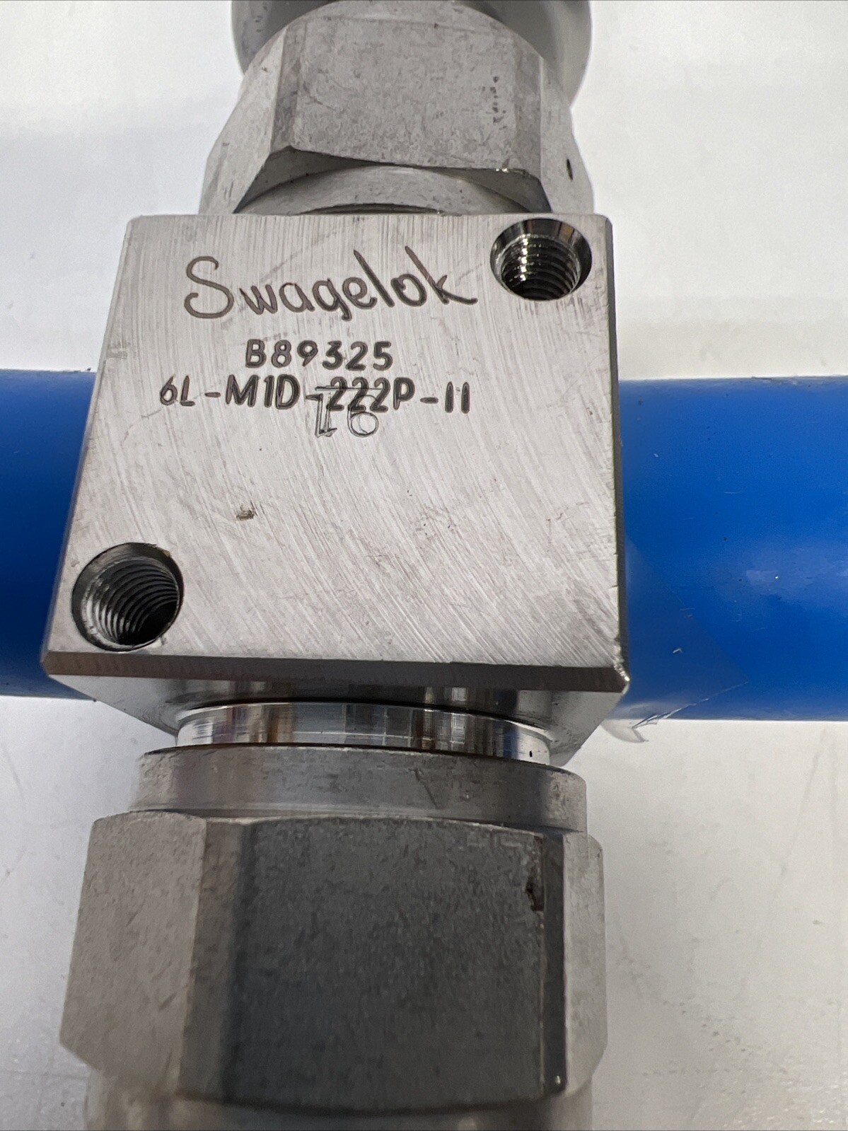 Swagelok 6L-M1D-222P-11 High Purity 2- Bellows Air Vavle 3-port Manifold 1/4″