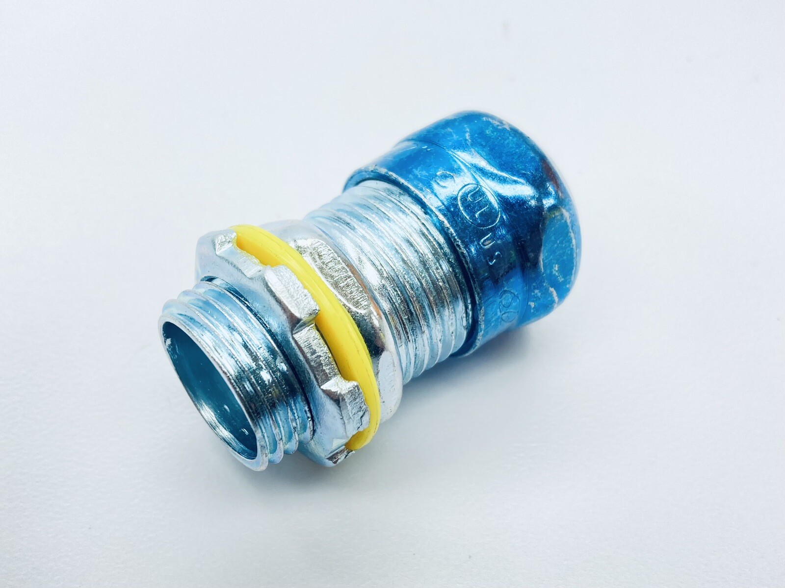 LOT OF 6 UNUSED RACO 2902RT RAINTIGHT COMPRESSION CONNECTOR 1/2″ INSULATED