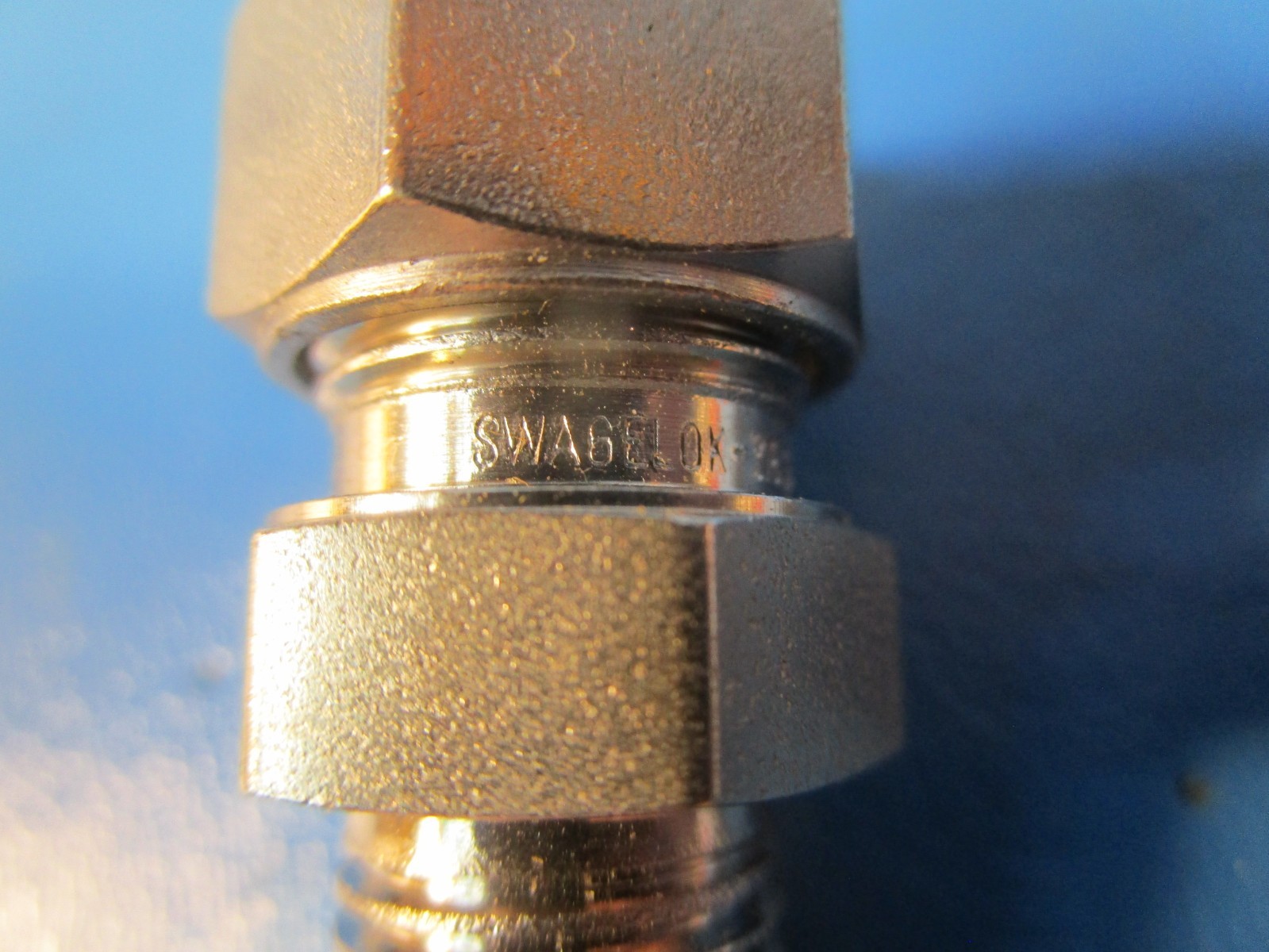 LOT OF 2 Parker 3-4 FBZ-SS, COMPRESSION TUBE CONNECTOR: 1/4″ THREAD, COMPRESSION