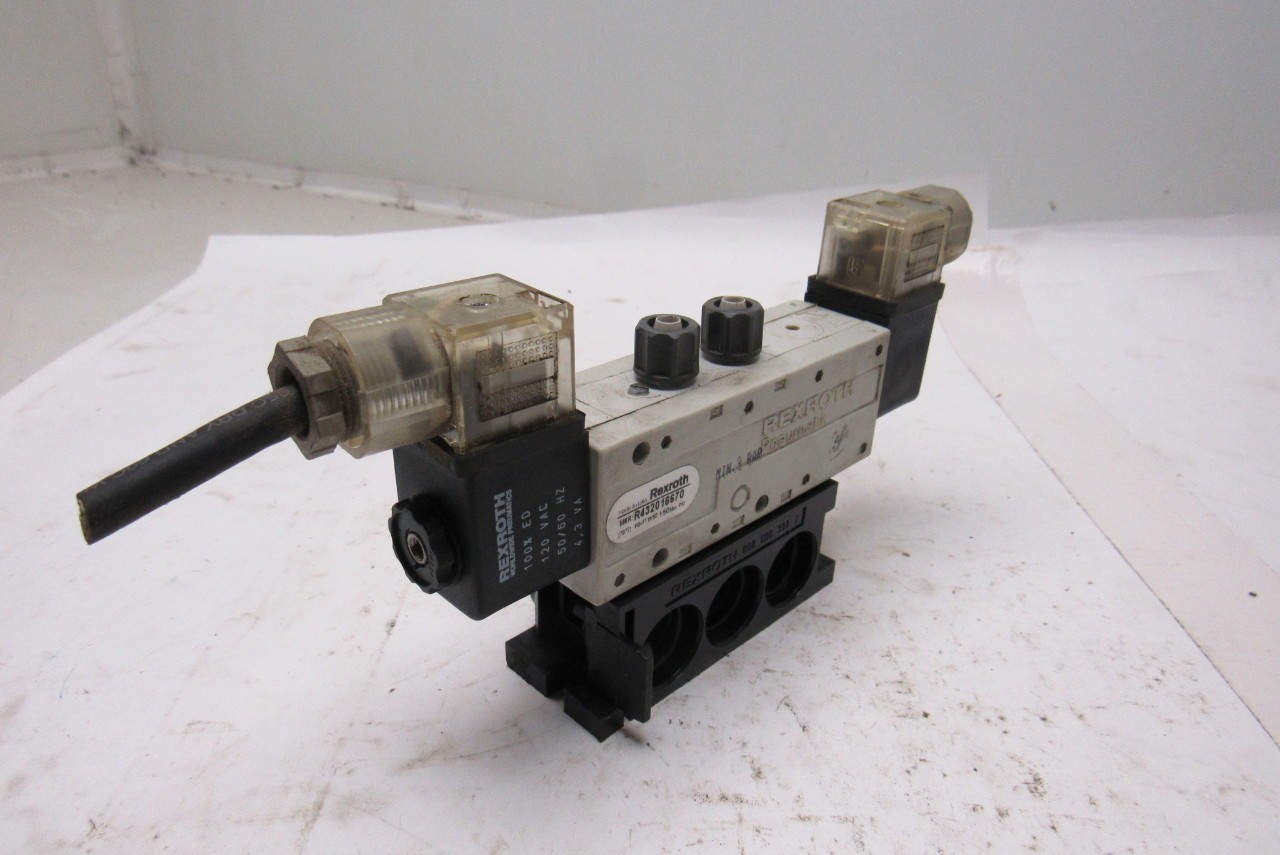 Rexroth R432016670 5/3 Position Closed Center Solenoid Control Valve 120V Coil
