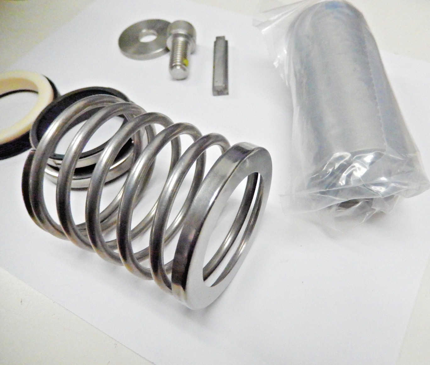 05017069H303 Pump Shaft Sleeve and 14032700 Seal 1-3/4″ OD x 1-3/8″ ID x 3-7/8″