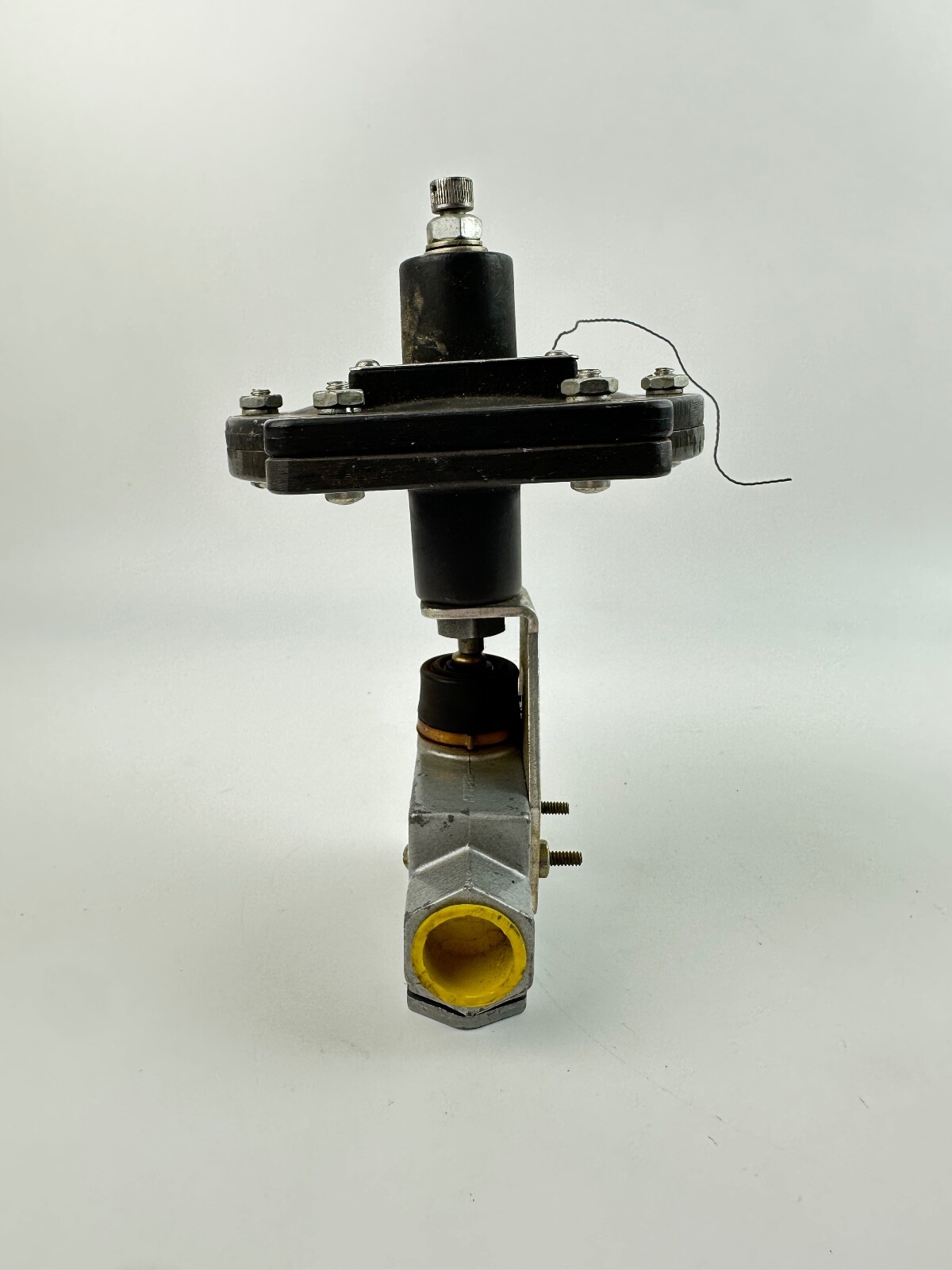 Amot Controls Regulator, Model 4144A001 UND LAB BZE6-2RN