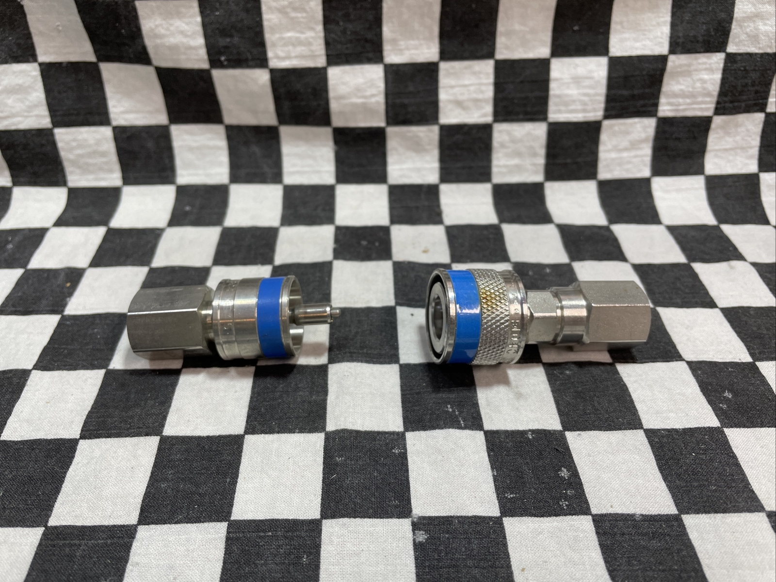 SWAGELOK Quick Connect With Valve 1/4″, SS-QC4-D-4PFK5 & SS-QC4-B-4PFK5 #N24N