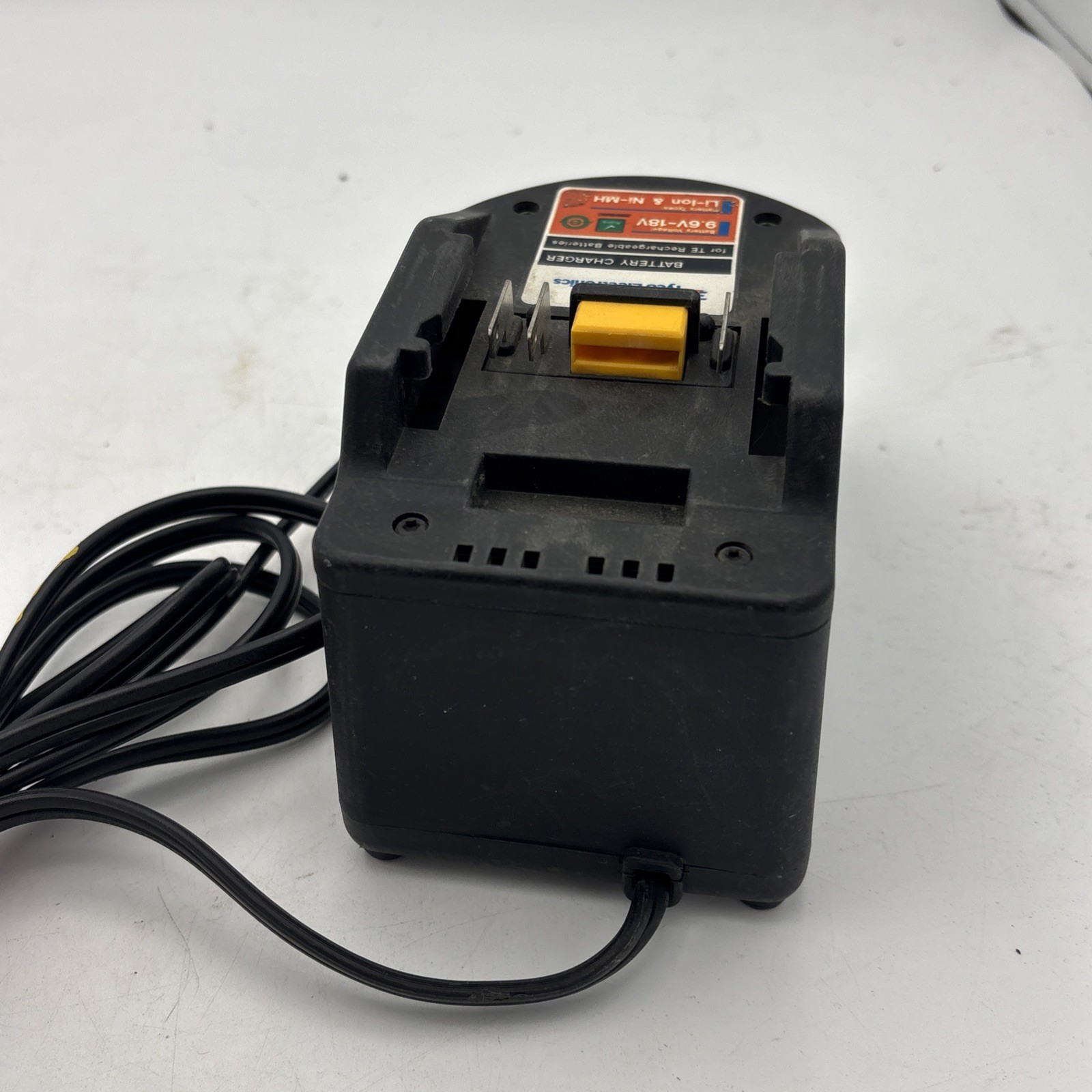 Tyco Electronics 2063870-1-C Battery Charger