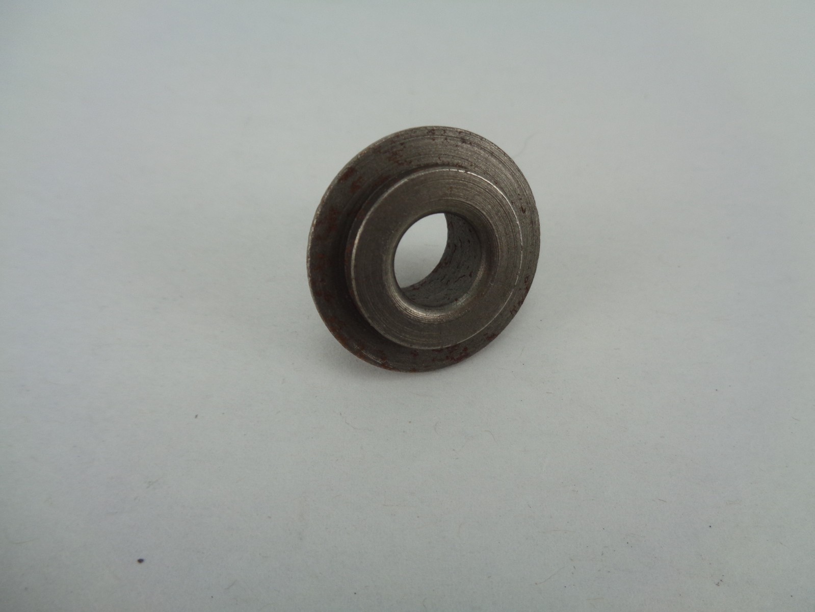 DETROIT DIESEL EXHAUST VALVE SPRING CAP 2 VALVE HEAD NOS