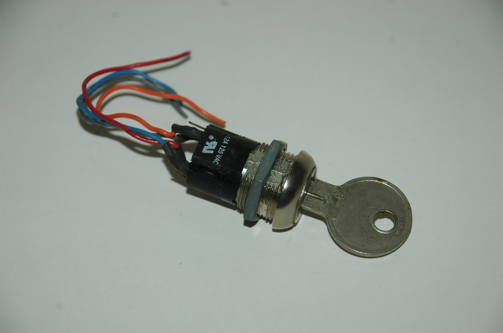 OSLO Key switch DPDT 2 position 12 Amp Used (RB3.4)