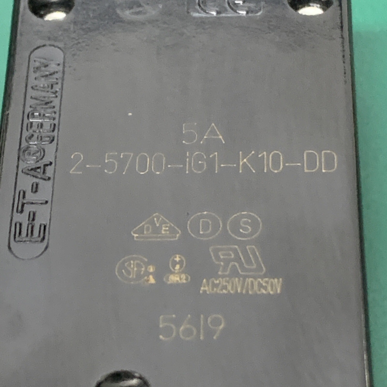 OAKLAND INDUSTRIES 2-5700-IG1-K10-DD-5A CIRCUIT BREAKER E-T-A