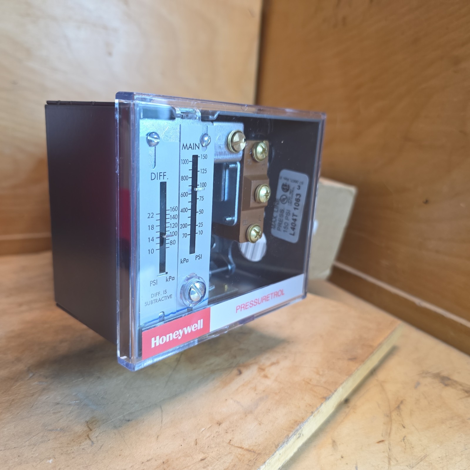 HONEYWELL L404T1063 10-150 PSI, SPDT SWITCH PRESURETROL CONTROLLER