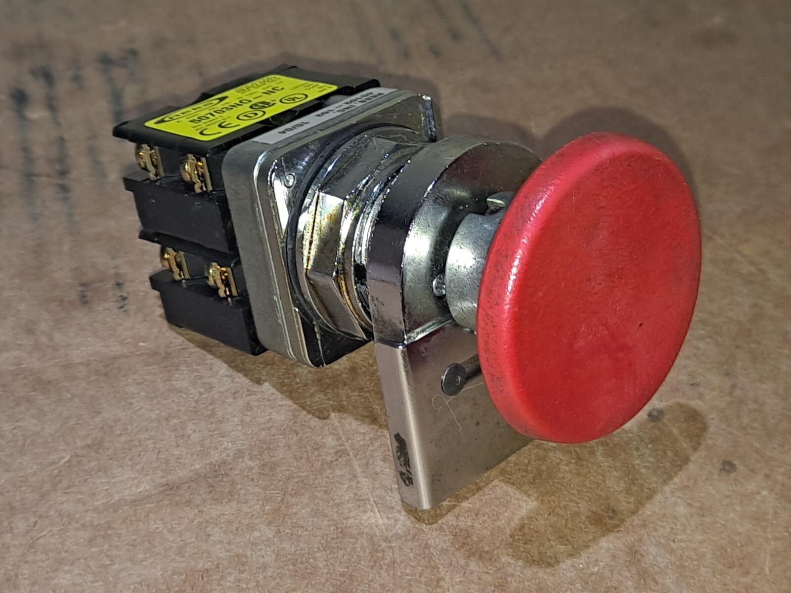 REES 40102-102 STOP PUSH BUTTON W/ (2) CONTACT BLOCKS 50703NO-NC Fast Shipping