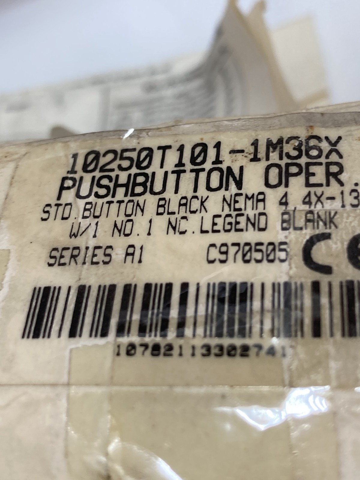 CUTLER HAMMER 10250T101-1M36X PUSHBUTTON OPERATOR BLACK 1NO/1NC LEGEND BLANK NIB