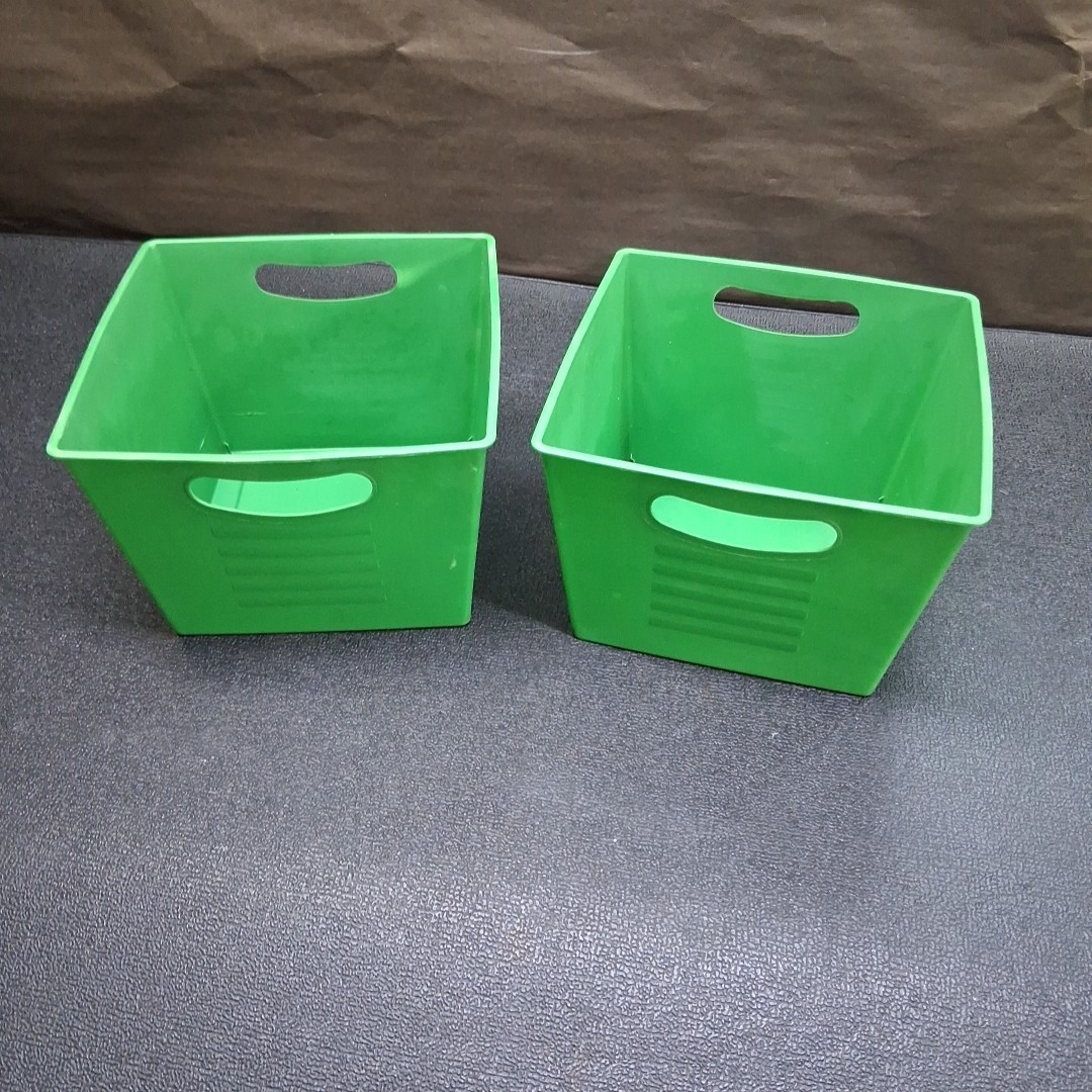 Pair of 10″ x 10″ x 7″ Plastic Green 2-Handle Square Storage Trays Boxes Bins