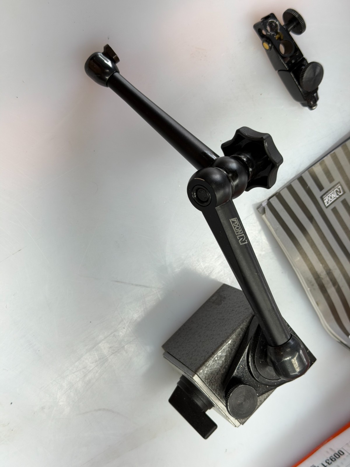 NOGA DG61003 Magnetic Base 436L73 DAMAGED READ!