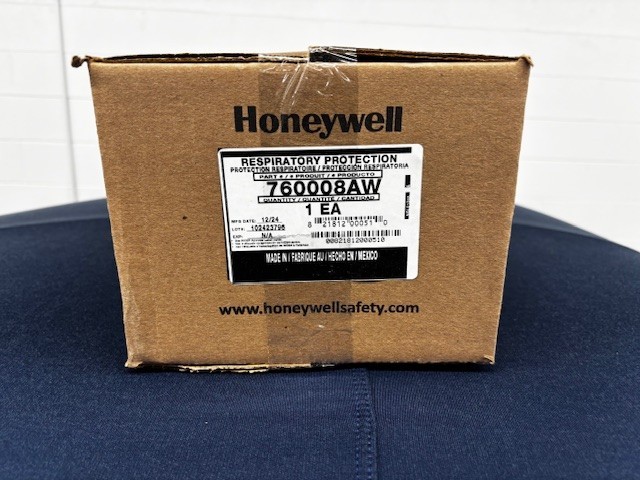 Honeywell North 760008AW Full Face Respirator w/ Diaphragm & Welding Attachment