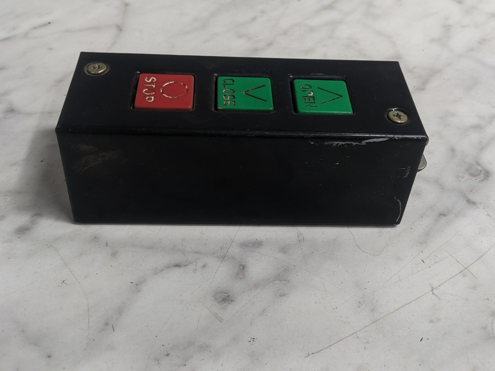 MMTC 5A 240V 3-BUTTON CONTROL STATION PBS-3 Commercial Garage Door Opener