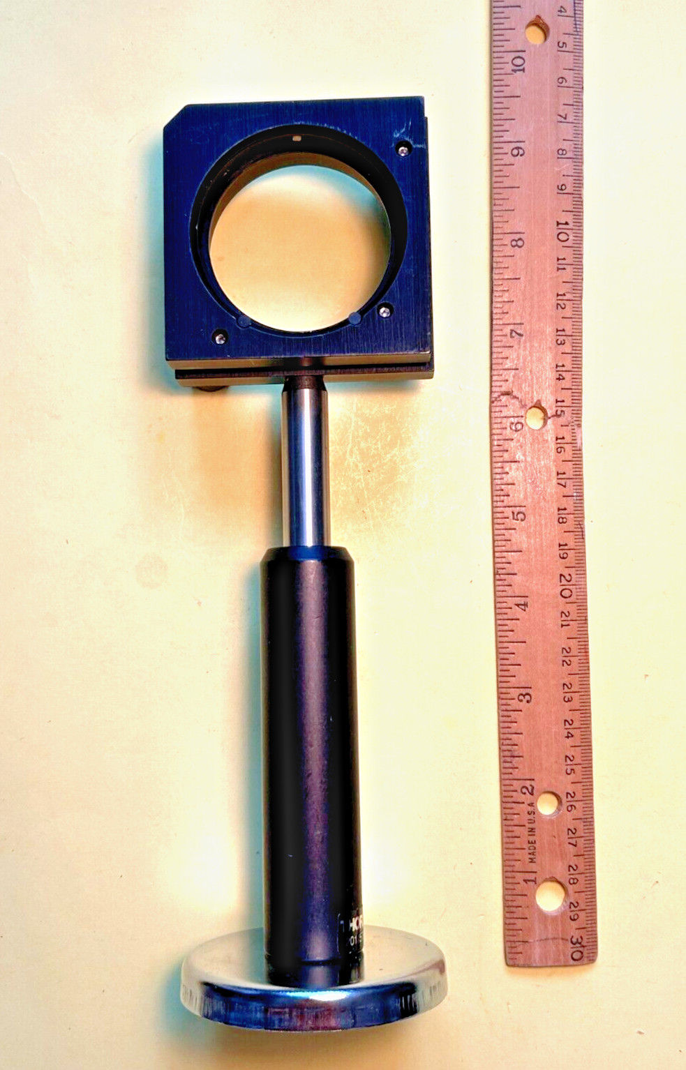 Thorlabs 2″ mirror mount on 4″ post with 2.5″ diameter magnetic base.