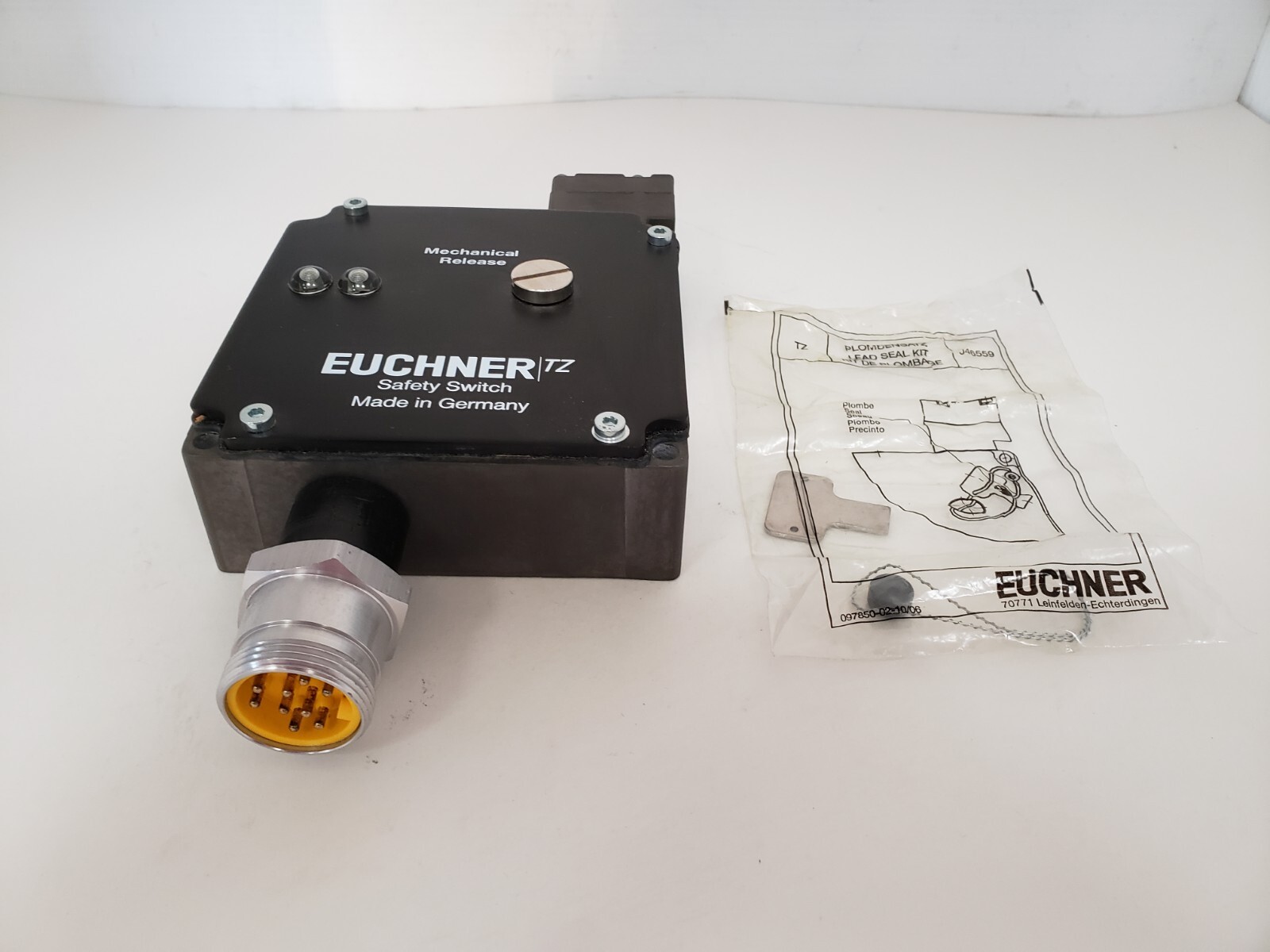 EUCHNER TZ2RE024MVAB SAFETY SWITCH 24V AC/DC 9 PIN (088071) NNB
