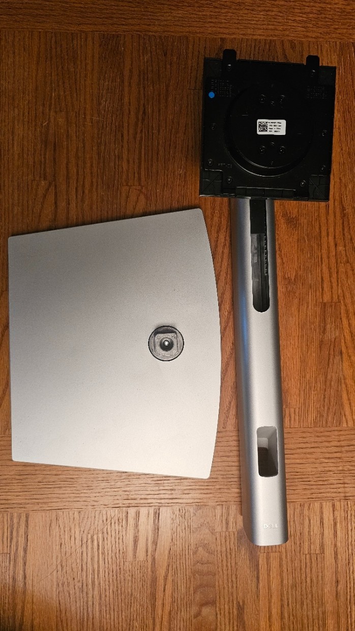 Dell Stand for 32” Monitor. Silver. DP/N 0RGK27.
