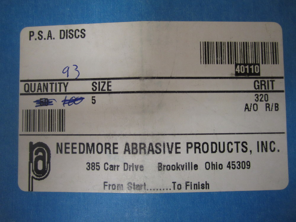 Needmore Abrasive 40110 5″ PSA Disc 320 Grit A/O G/B (Pack of 93)