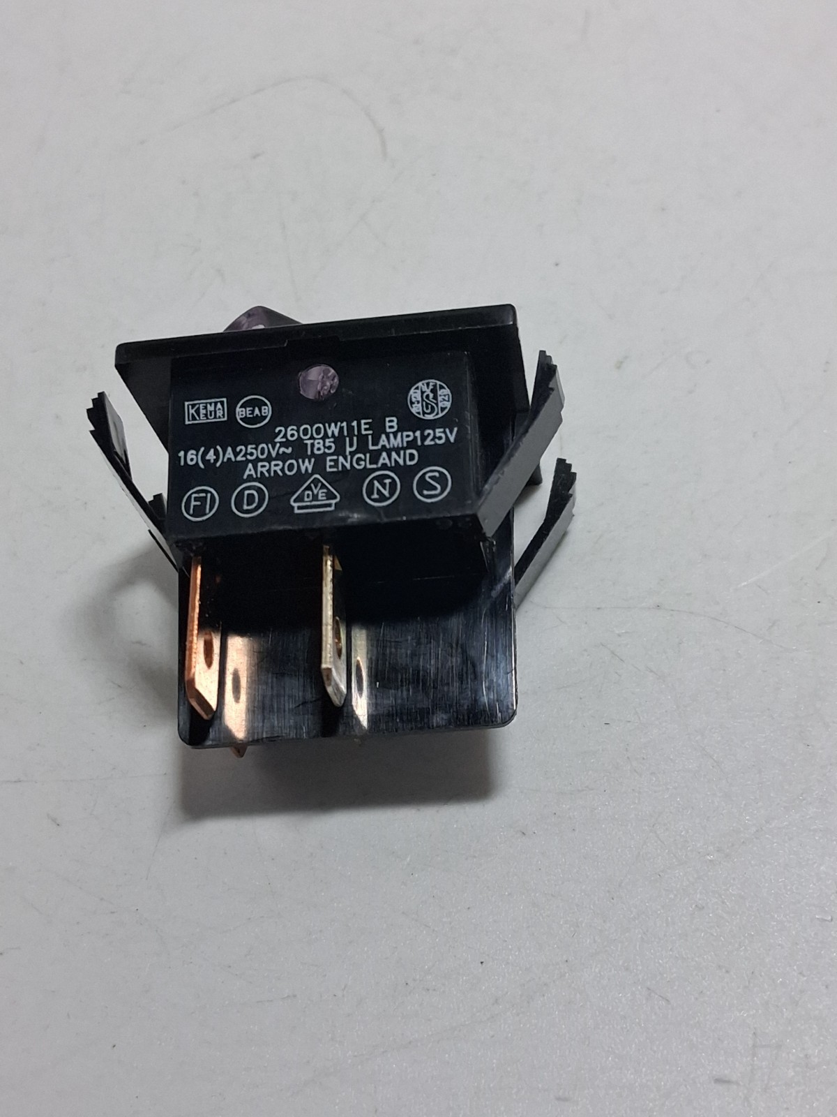 ARROW HART 2600W11E ROCKER SWITCH ILLUMINATED 16A 125VAC NNB