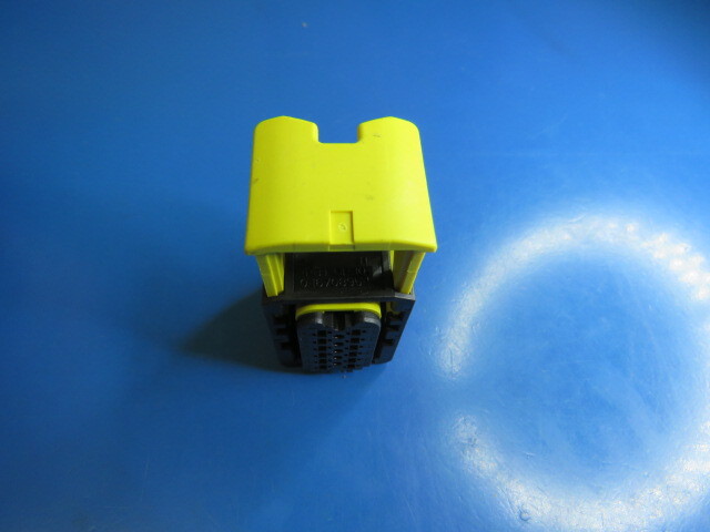 TE 1-1703639-1 Qty of 12 per Lot TE 1-1703639-1