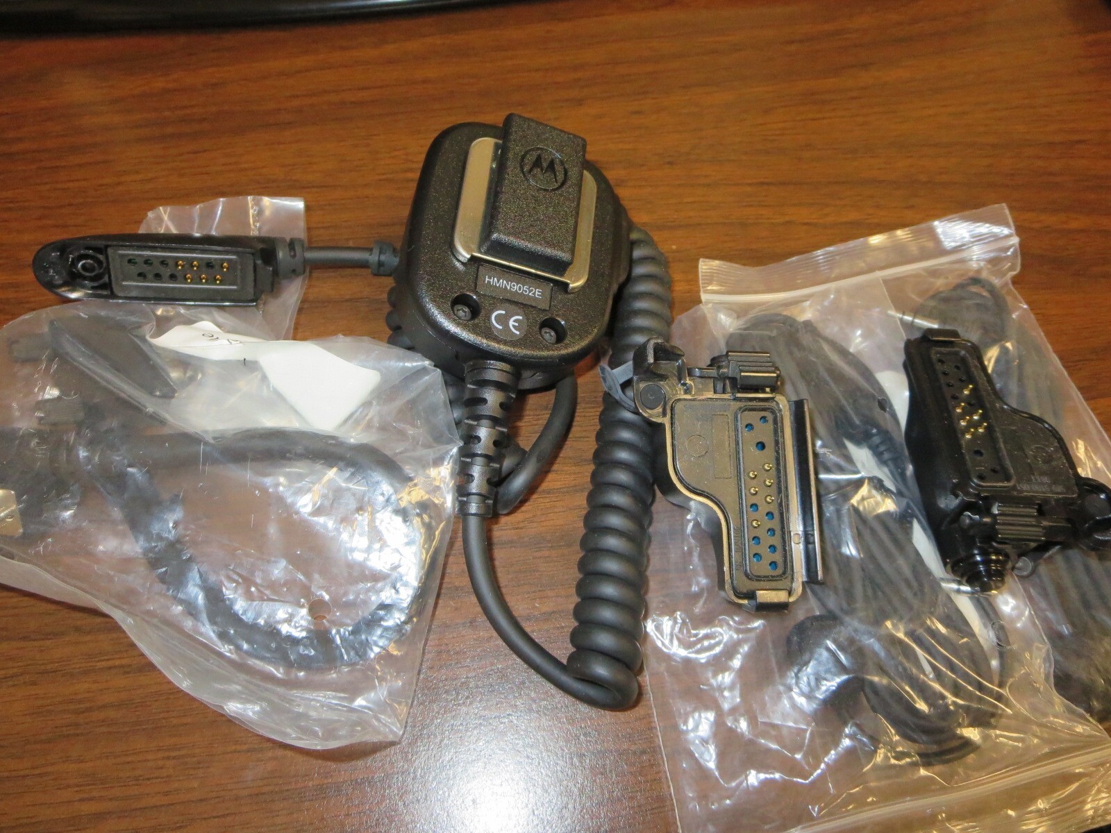 Motorola HMN9052E Remote Speaker Microphone Radio Mic with cable + connectors