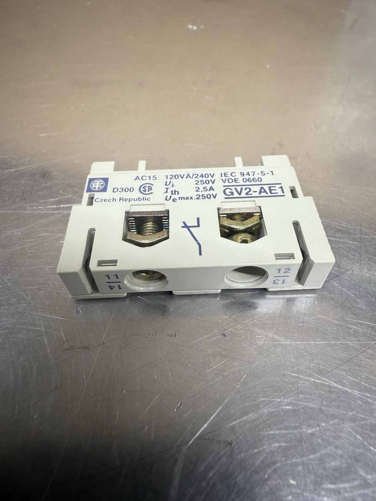 Telemecanique Schneider GV2-AE1 Auxiliary Contact Block New