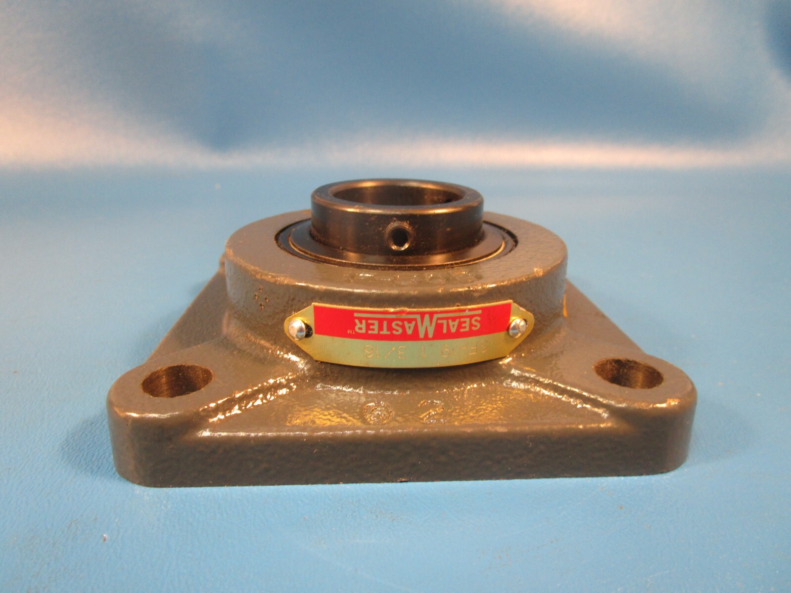 SEALMASTER SF-19, 4-Bolt Flange Mount Ball Bearing Unit, 1-3/16″ Bore, Set Screw