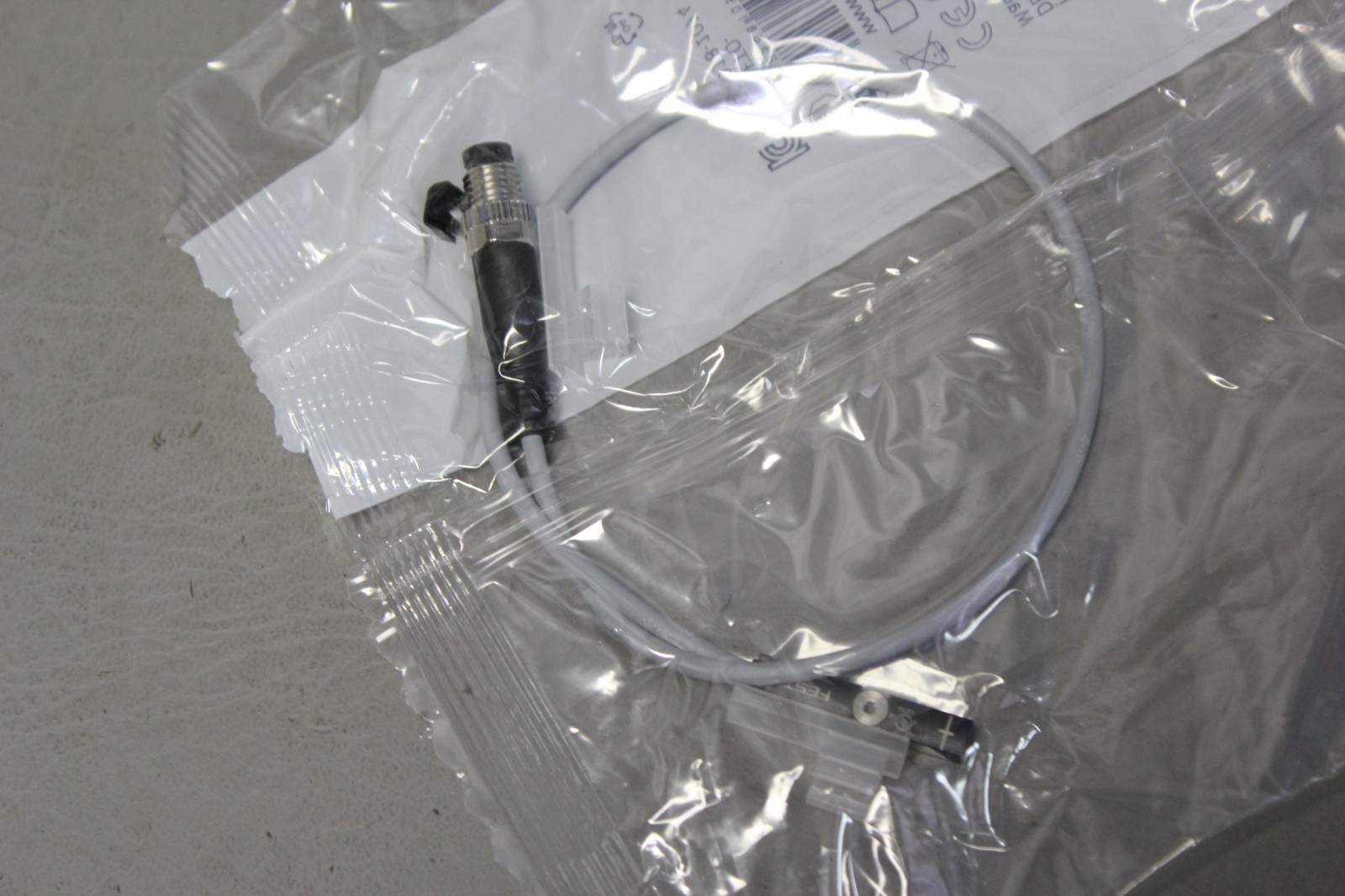 FESTO PROXIMITY SENSOR SWITCH SMT-8M-A-PS-24V-E-0,3-M8D NEW