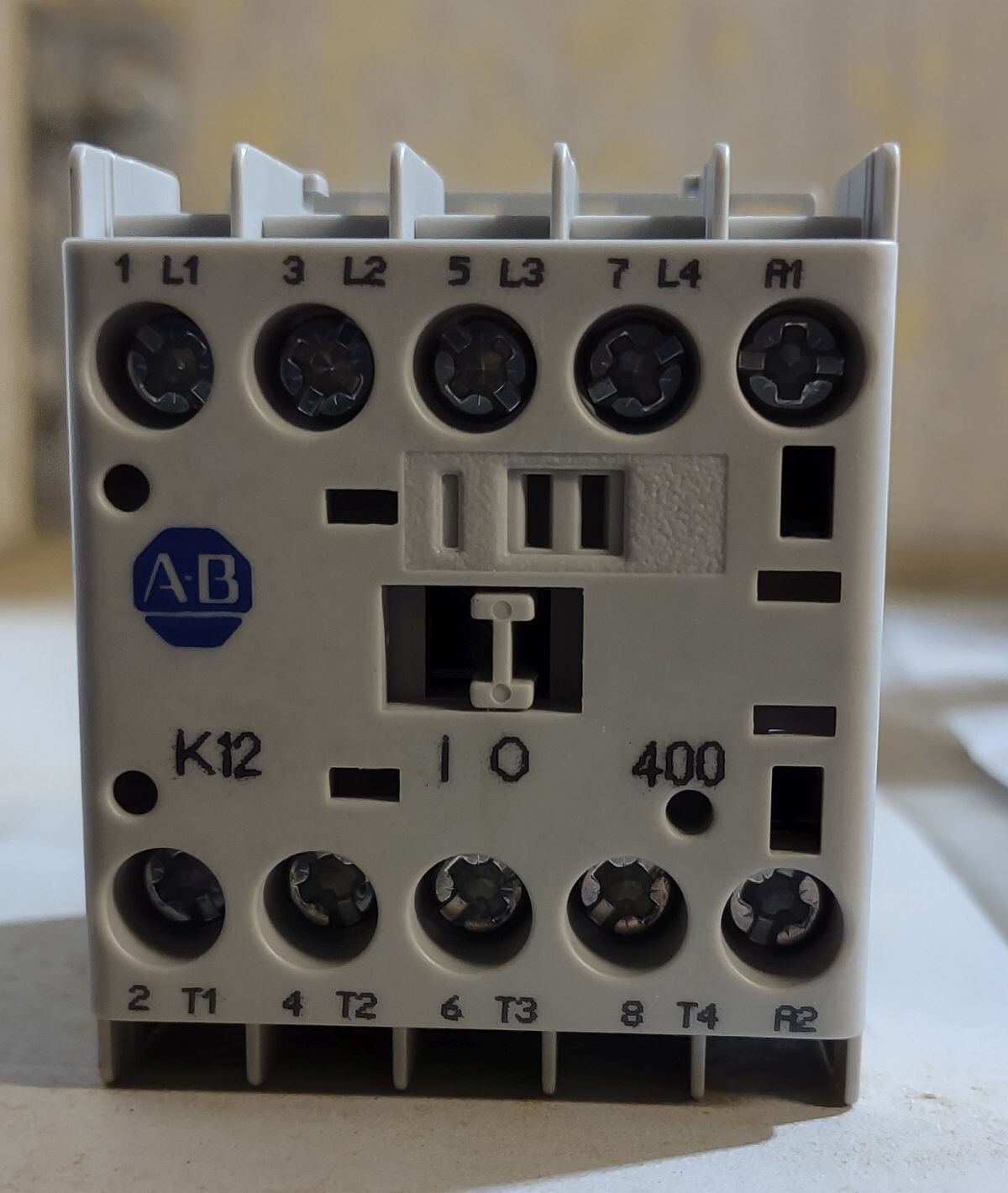 New Allen Bradley 100-K12D400 MINIATURE CONTACTOR 12 AMP 110V 50HZ / 120V 60HZ