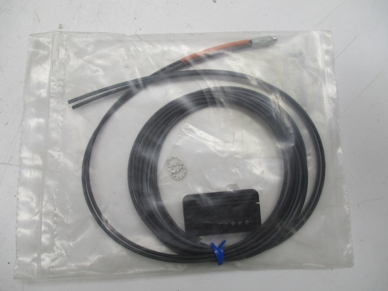 OMRON E32-D11R 2M NSMP