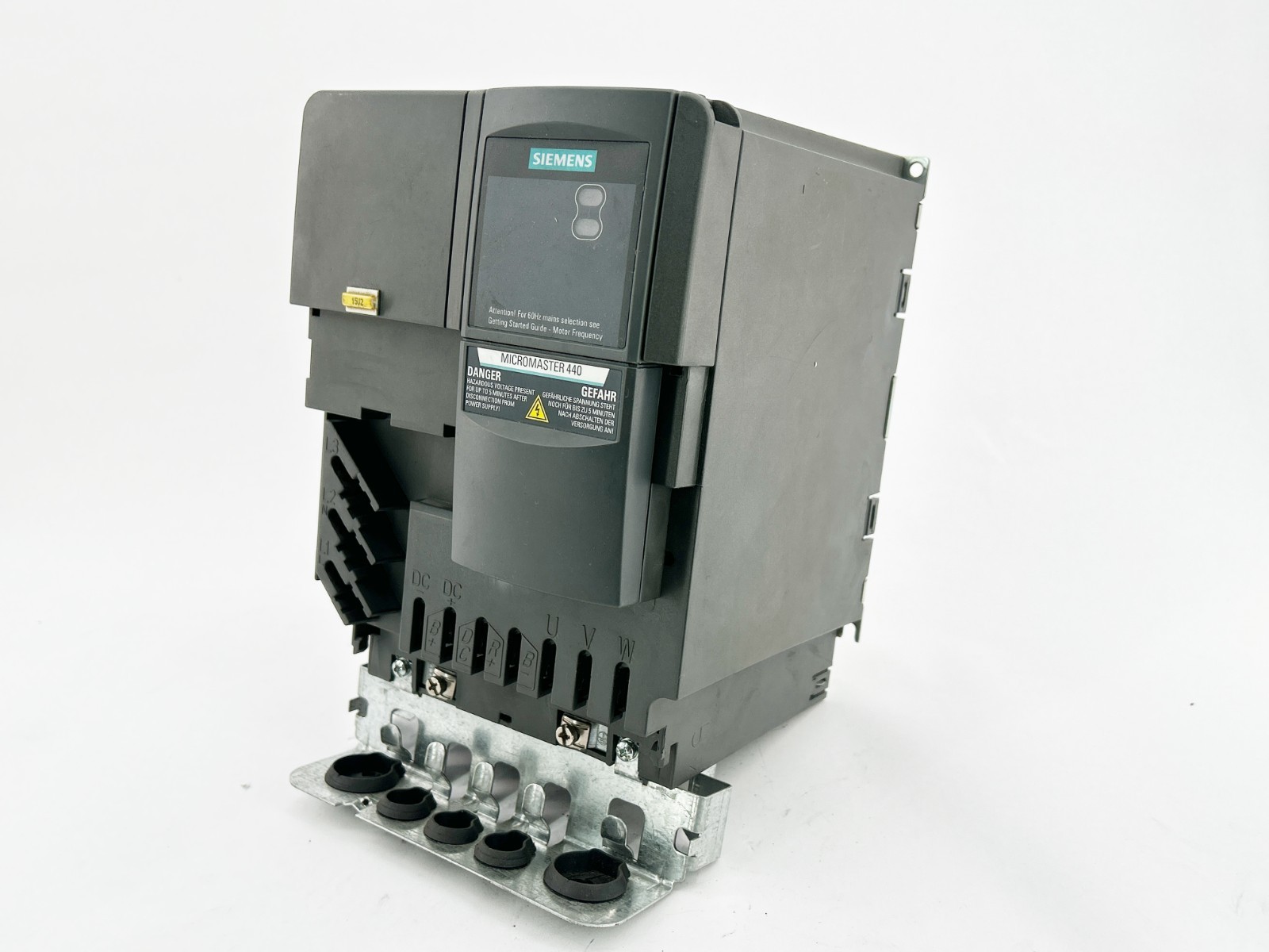 Siemens 6SE6440-2UE24-0CA1 AC Drive 440 5HP 6.1A 600V 2.2KW 63Hz – Missing Parts