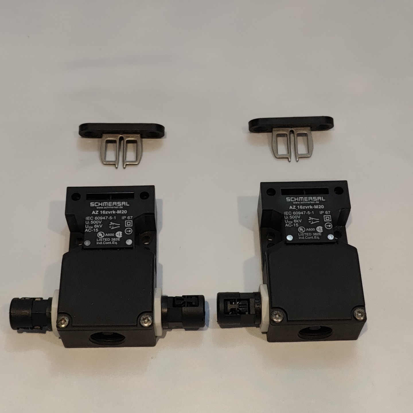 (2) Schmersal Safety Interlock Switch Latch AZ16-ZVRK-M20