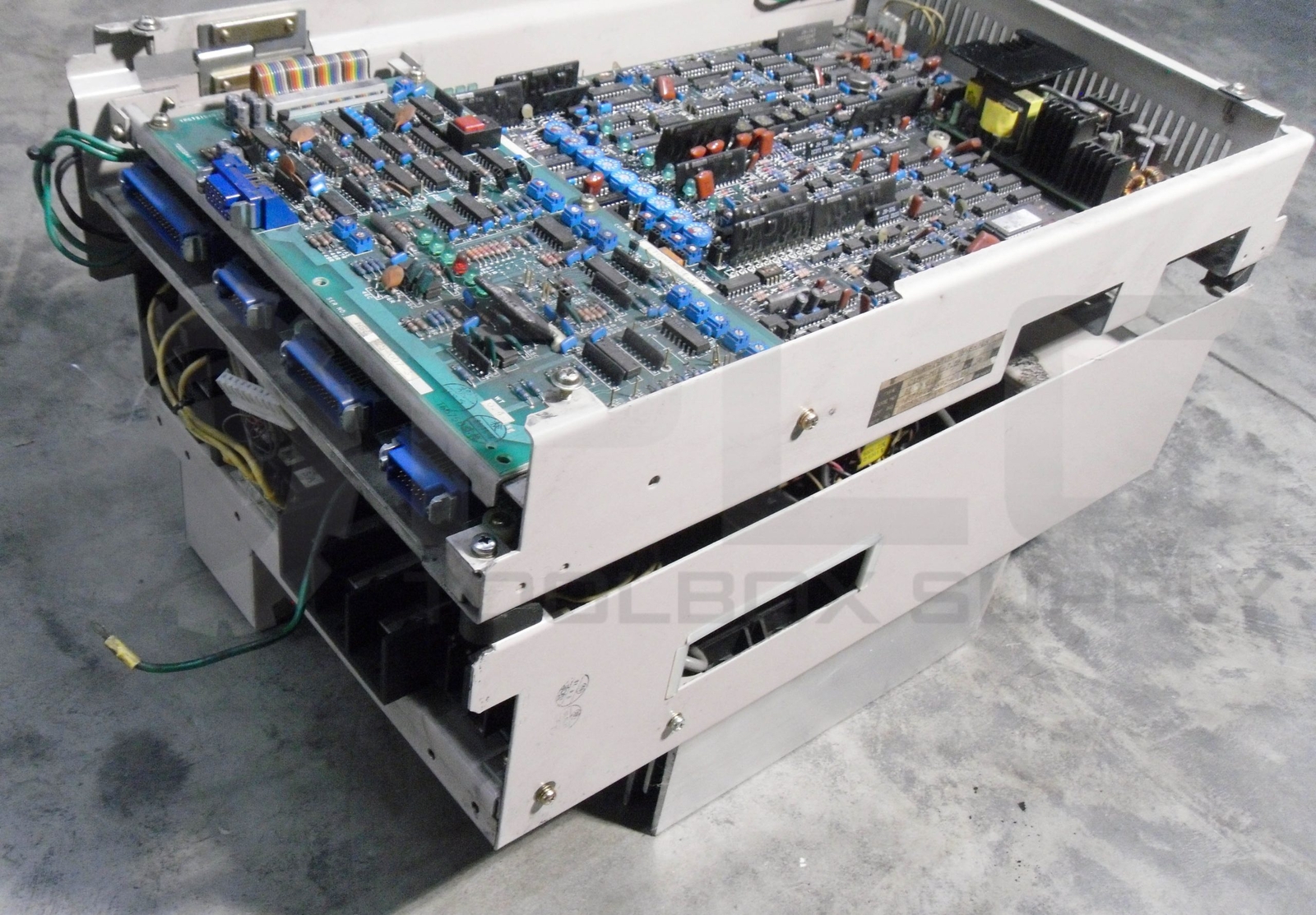 YASKAWA CIMR-MTII-7.5K.B TRANSISITOR INVERTER *READ*
