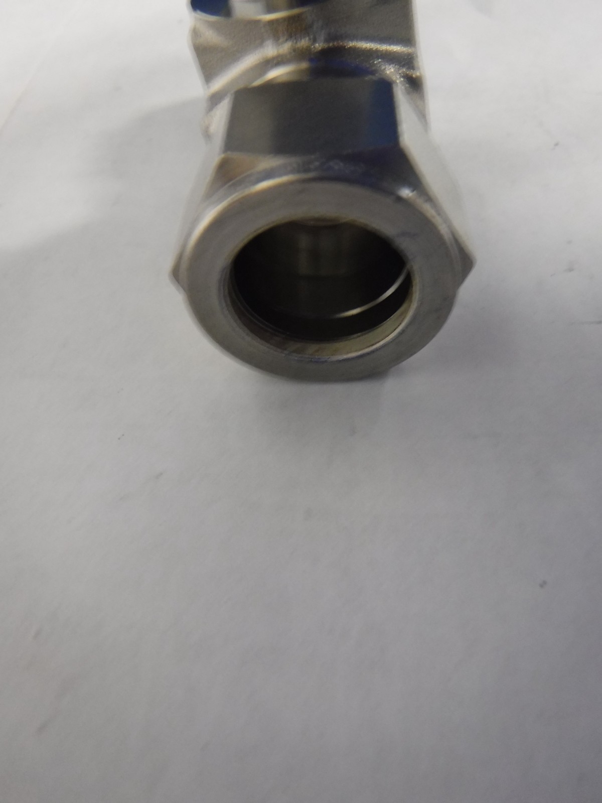 1 – Swagelok SS-1210-3-12-8 Reducing Union Tee 3/4 in x 3/4 in x 1/2 in Tube OD