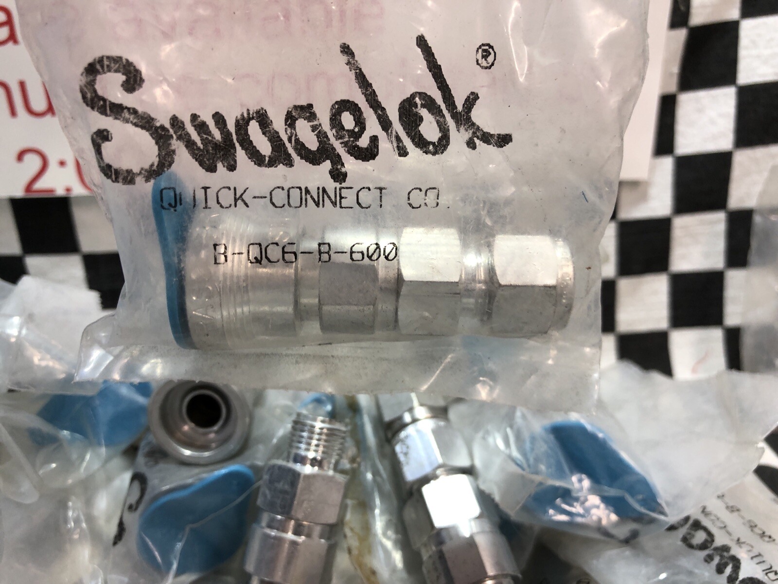 SWAGELOK Quick Connect 3/8″, B-QC6-B-600 (32X) & B-QC6-B1-600 (2X) LOT OF 34