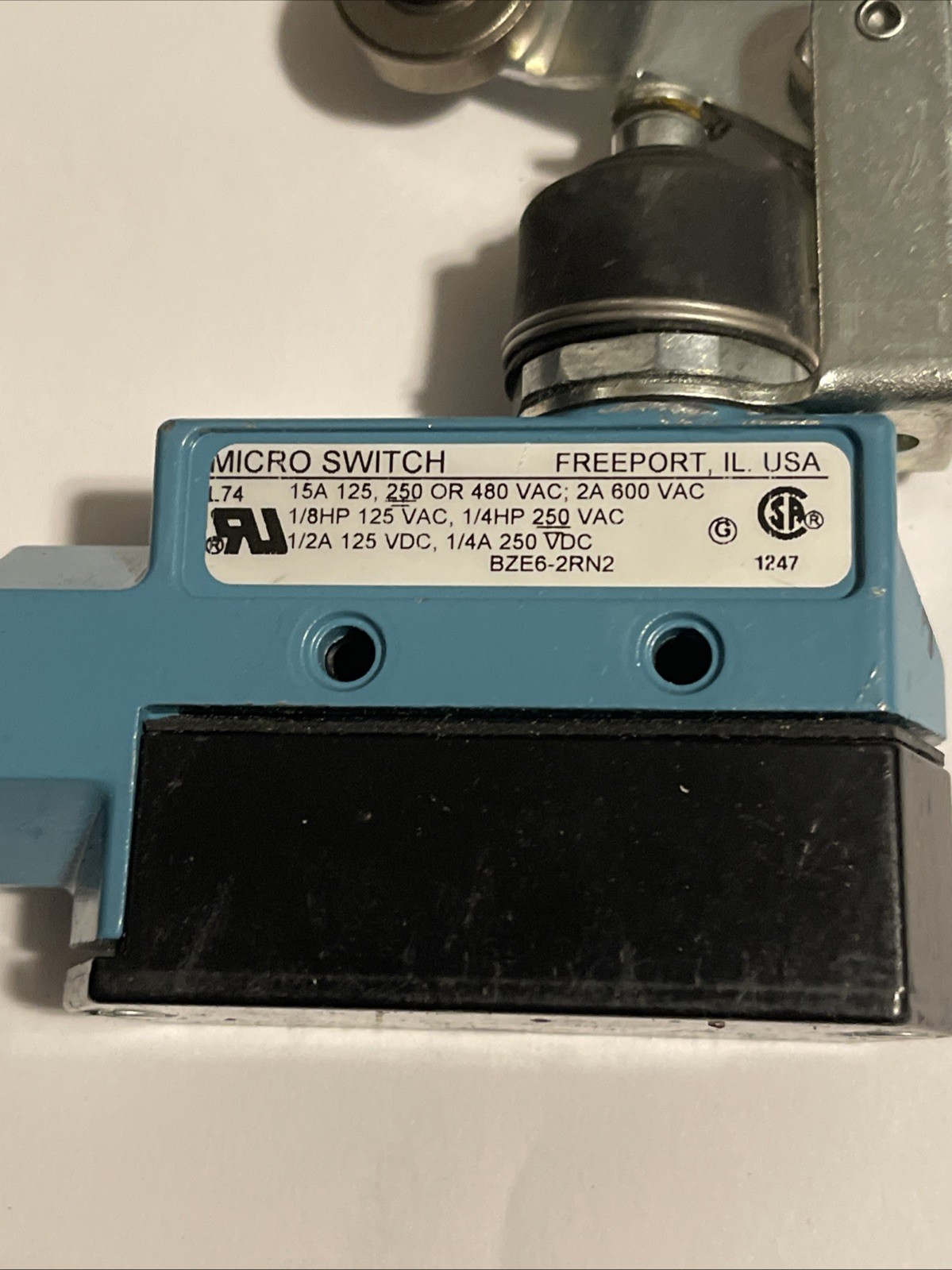 NEW MICROSWITCH BZE6-2RN2 LIMIT SWITCH, for HONEYWELL BZE6 Series Switch