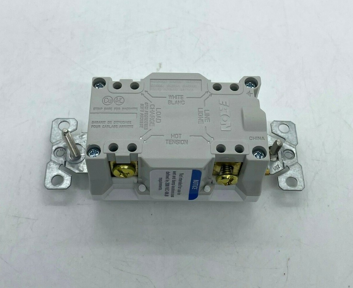 EATON GFCI SELF TEST RECEPTABLE PLUG W COVER 2 POLE 3 WIRE GROUNDING 20A 125V c