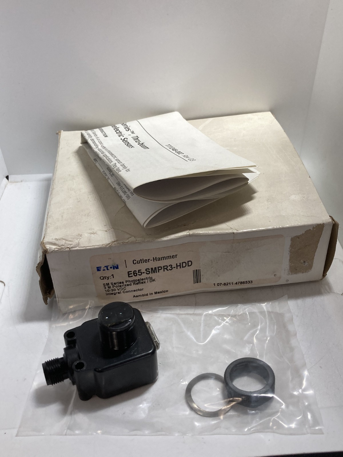 CUTLER HAMMER E65-SMPR3-HDD PHOTOELECTRIC POLARIZED REFLEX 10-30VDC NIB