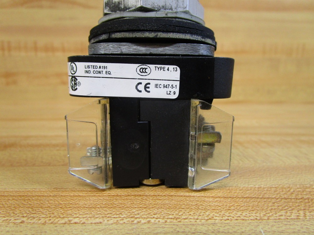 Allen Bradley 800T-FXQH24RA1 Red Button W/ 800T-XA1 & 800T-Blank (Pack of 3)