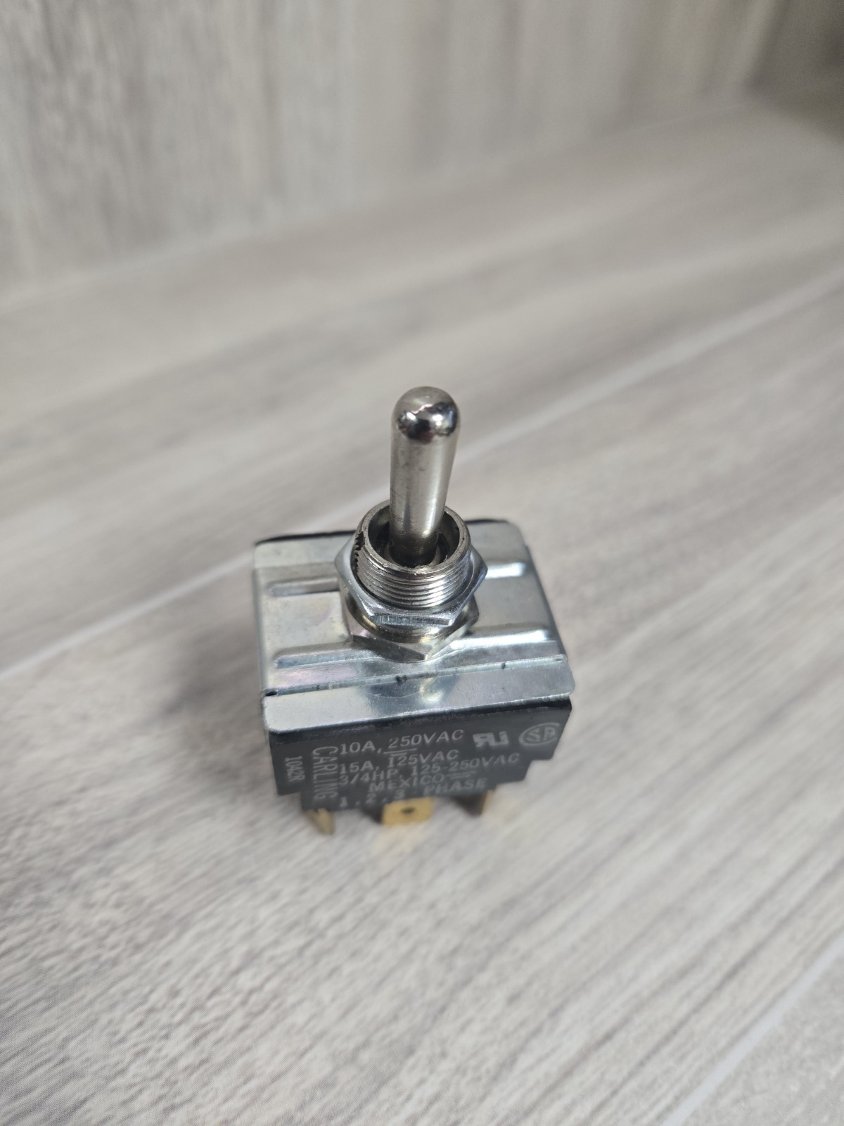 Carling 1042R Maintained Toggle Switch 3-Position 125 / 250V