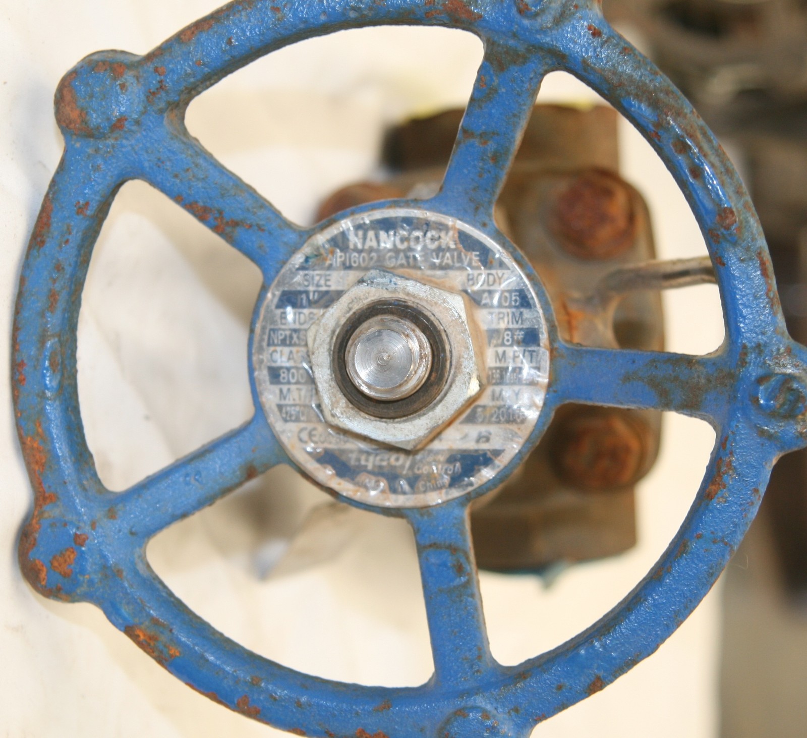 HANCOCK TYCO AP 1602 1 INCH CLASS 800 GATE VALVE A105 8# NPTxS Probably new.