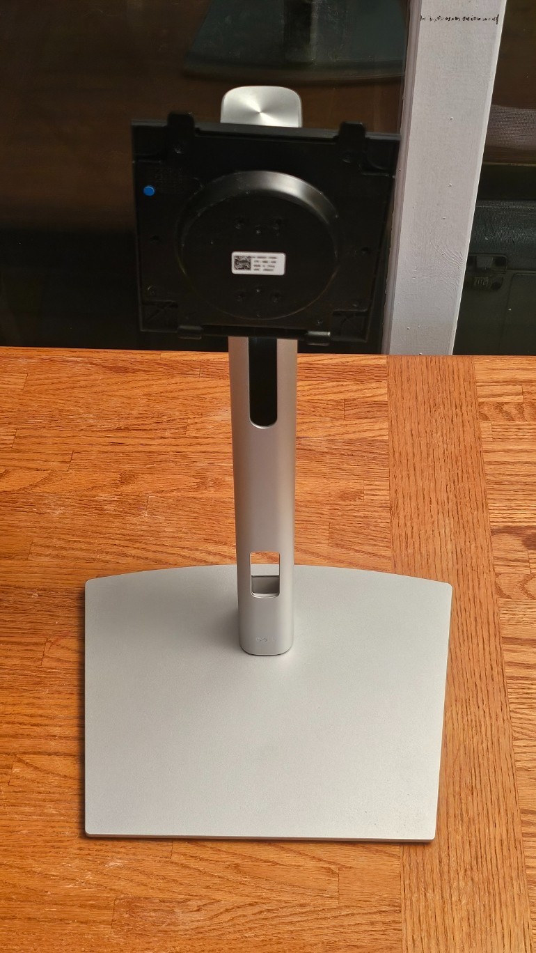 Dell Stand for 32” Monitor. Silver. DP/N 0RGK27.